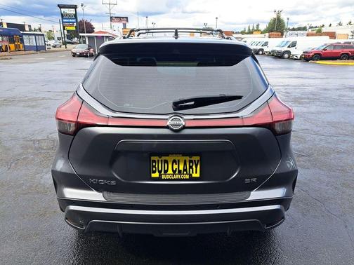 Gun Metallic 2021 Nissan Kicks SR