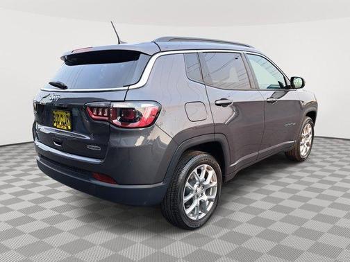 2024 Jeep Compass Latitude Lux