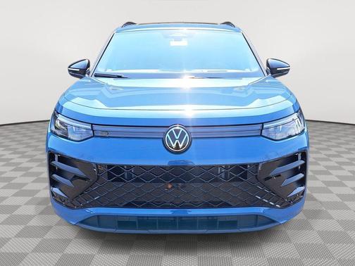 2025 Volkswagen Tiguan 2.0T SE R-Line Black