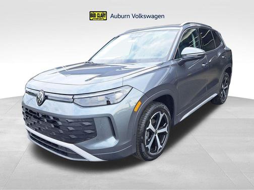 Platinum Gray Metallic 2025 Volkswagen Tiguan 2.0T SE