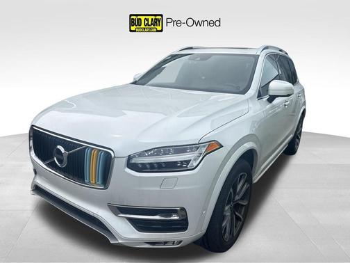 2017 Volvo XC90 T6 Momentum
