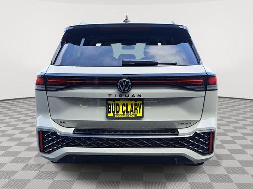 2025 Volkswagen Tiguan 2.0T SE R-Line Black