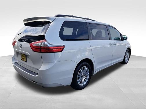 2017 Toyota Sienna XLE Premium