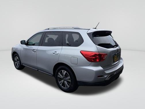 2017 Nissan Pathfinder SV