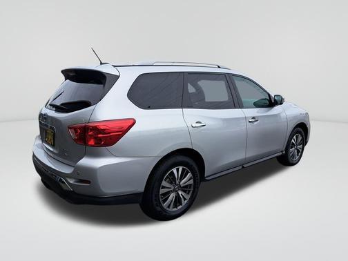 2017 Nissan Pathfinder SV