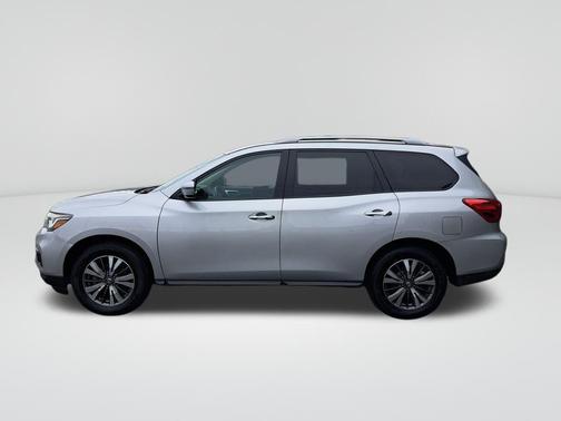 2017 Nissan Pathfinder SV