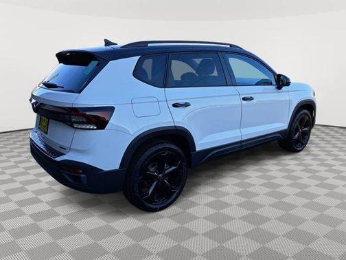 2025 Volkswagen Taos 1.5T SE Black