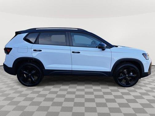 2025 Volkswagen Taos 1.5T SE Black