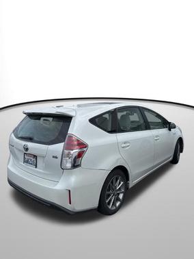 2015 Toyota Prius v Five