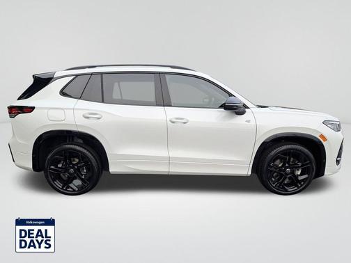 2025 Volkswagen Tiguan 2.0T SE R-Line Black