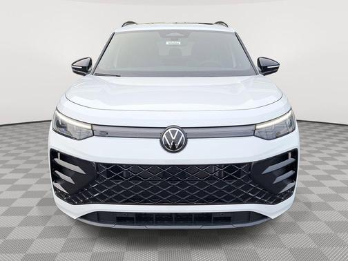 2025 Volkswagen Tiguan 2.0T SE R-Line Black