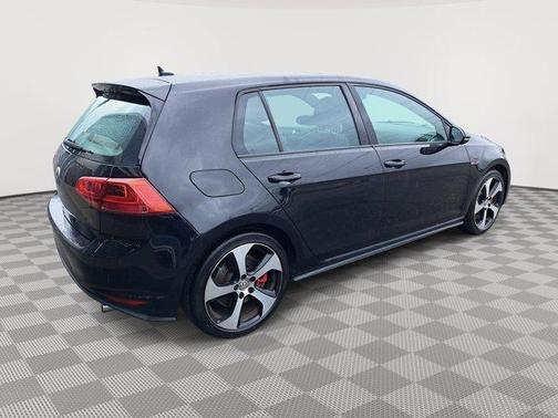 2016 Volkswagen Golf GTI 2.0T SE w/Performance Package 4-Door