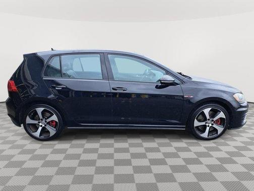 2016 Volkswagen Golf GTI 2.0T SE w/Performance Package 4-Door
