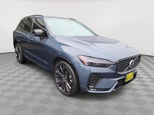 2023 Volvo XC60 B5 Ultimate Dark Theme