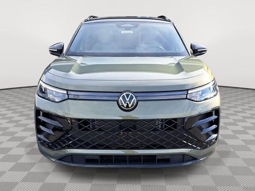 2025 Volkswagen Tiguan 2.0T SE R-Line Black