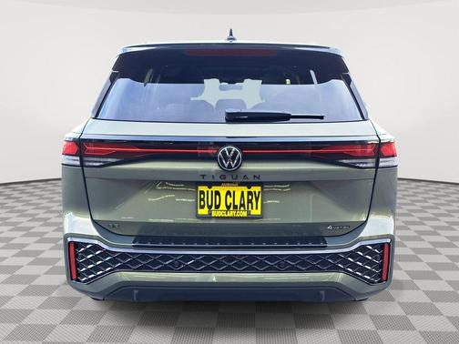 2025 Volkswagen Tiguan 2.0T SE R-Line Black