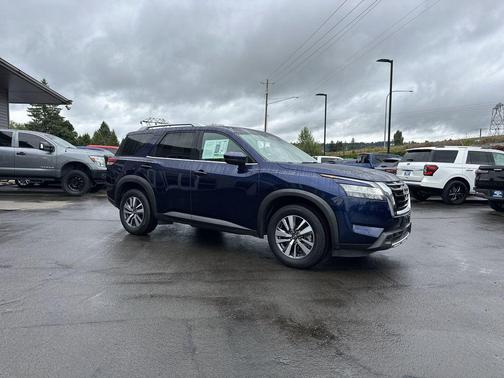 2023 Nissan Pathfinder SL
