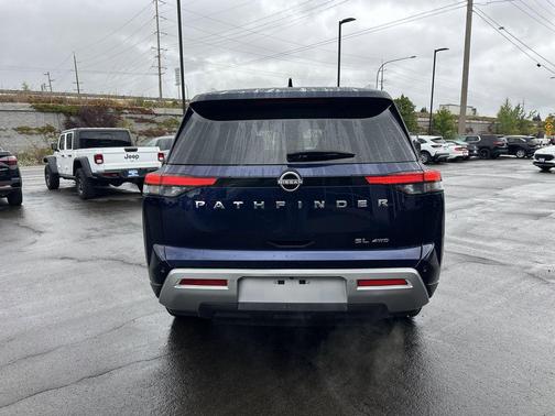 2023 Nissan Pathfinder SL