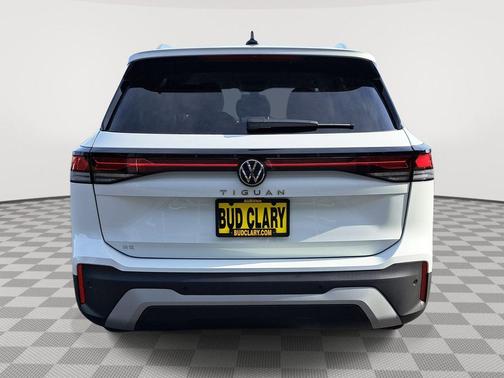 2025 Volkswagen Tiguan 2.0T SE