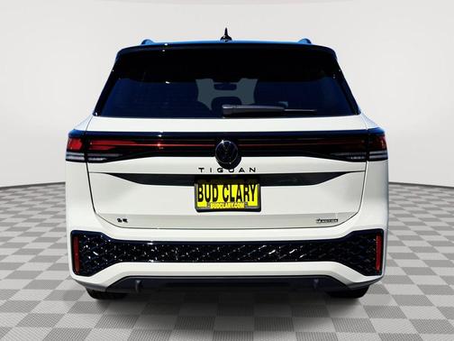 2025 Volkswagen Tiguan 2.0T SE R-Line Black