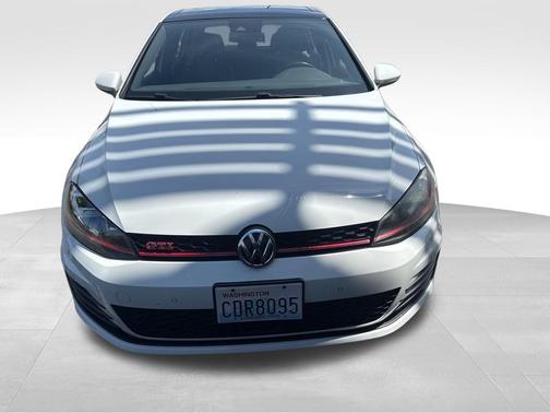 Pure White 2016 Volkswagen Golf GTI 2.0T SE w/Performance Package 4-Door