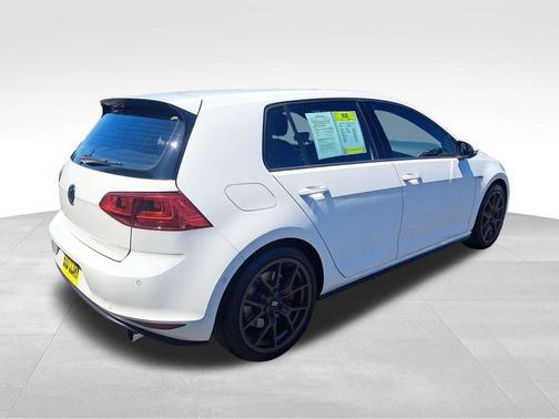 Pure White 2016 Volkswagen Golf GTI 2.0T SE w/Performance Package 4-Door