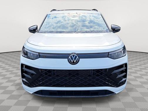 2025 Volkswagen Tiguan 2.0T SE R-Line Black