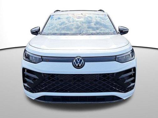 2025 Volkswagen Tiguan 2.0T SE R-Line Black