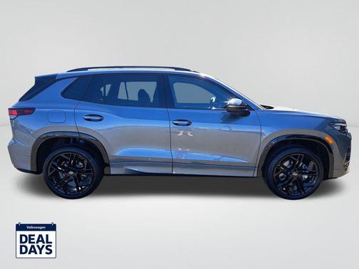 2025 Volkswagen Tiguan 2.0T SE R-Line Black