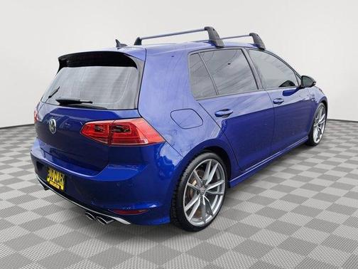 2017 Volkswagen Golf R 4-Door
