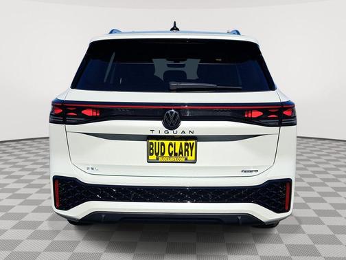 2025 Volkswagen Tiguan 2.0T SEL R-Line