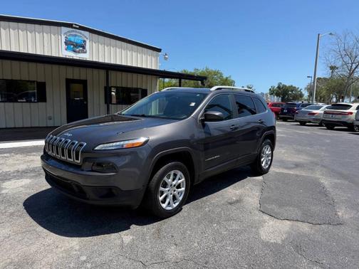 Gray 2017 Jeep Cherokee Latitude