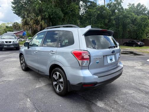 Ice Silver Metallic 2017 Subaru Forester 2.5i Premium