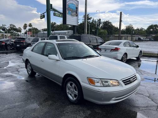 Diamond White / Lunar Mist 2001 Toyota Camry LE V6