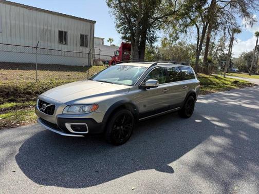 Seashell Metallic 2013 Volvo XC70 3.2