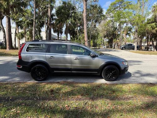 Seashell Metallic 2013 Volvo XC70 3.2