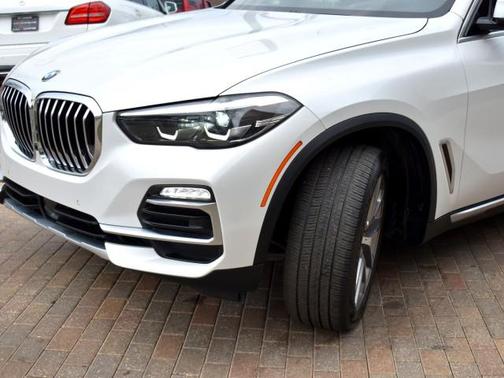 Mineral White Metallic 2019 BMW X5 xDrive40i