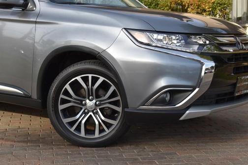 Mercury Gray Metallic 2017 Mitsubishi Outlander SE S-AWC
