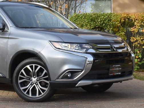 Mercury Gray Metallic 2017 Mitsubishi Outlander SE S-AWC