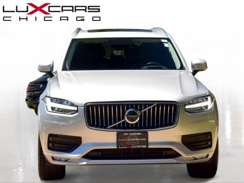 Bright Silver Metallic 2022 Volvo XC90 T6 Momentum