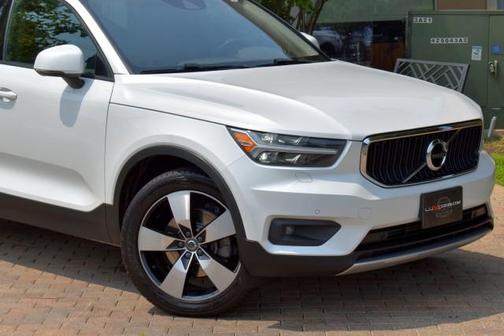 2022 Volvo XC40 T5 Momentum
