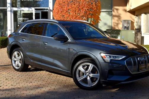 2019 Audi e-tron Premium Plus