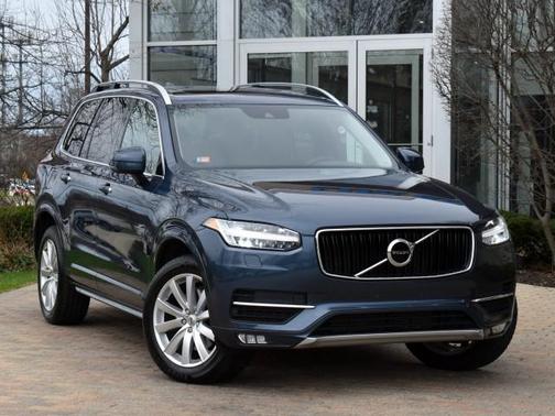 2018 Volvo XC90 T6 Momentum