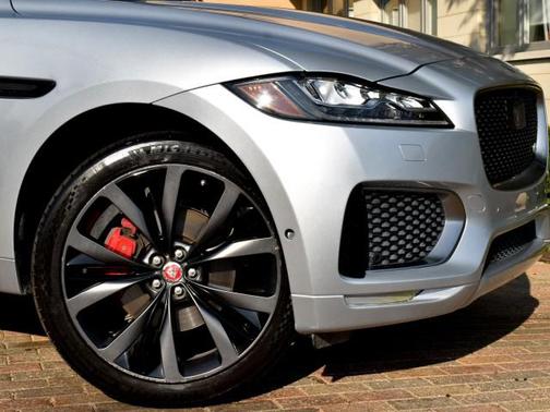 2017 Jaguar F-PACE First Edition