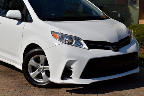 2020 Toyota Sienna LE
