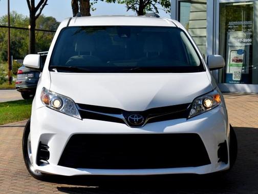2020 Toyota Sienna LE