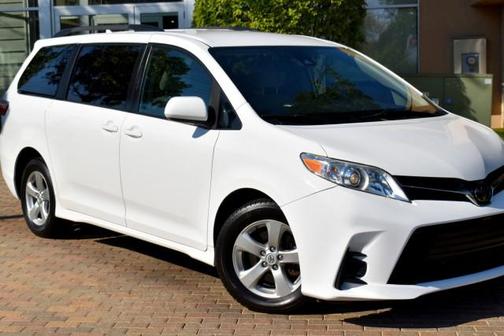 2020 Toyota Sienna LE