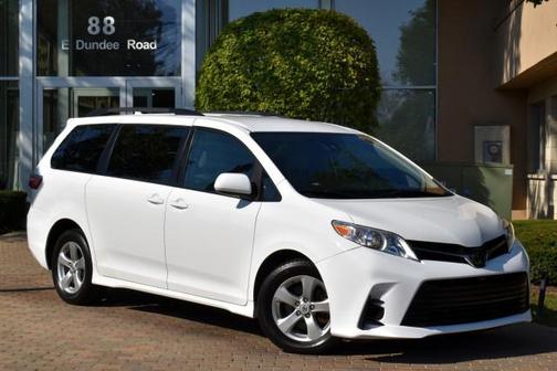 2020 Toyota Sienna LE