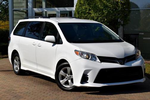 2020 Toyota Sienna LE