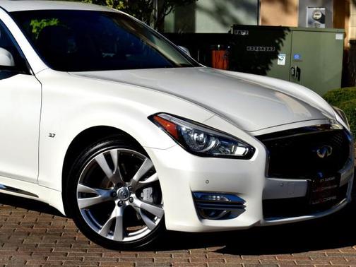 2017 INFINITI Q70L 3.7X